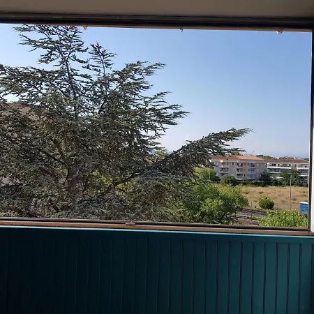 Avec Agreable Loggia Dans Privee Frejus